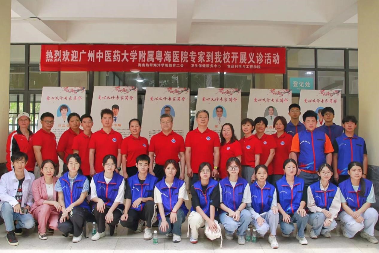 hy590海洋之神平台“学雷锋志愿服务团”协助学校工会举办“学雷锋 办实事——弘扬中医药特色 助力健康中国”义诊活动